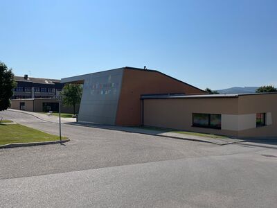 Foto des Kindergartens - Außenansicht von der gegenüberliegenden Straßenseite